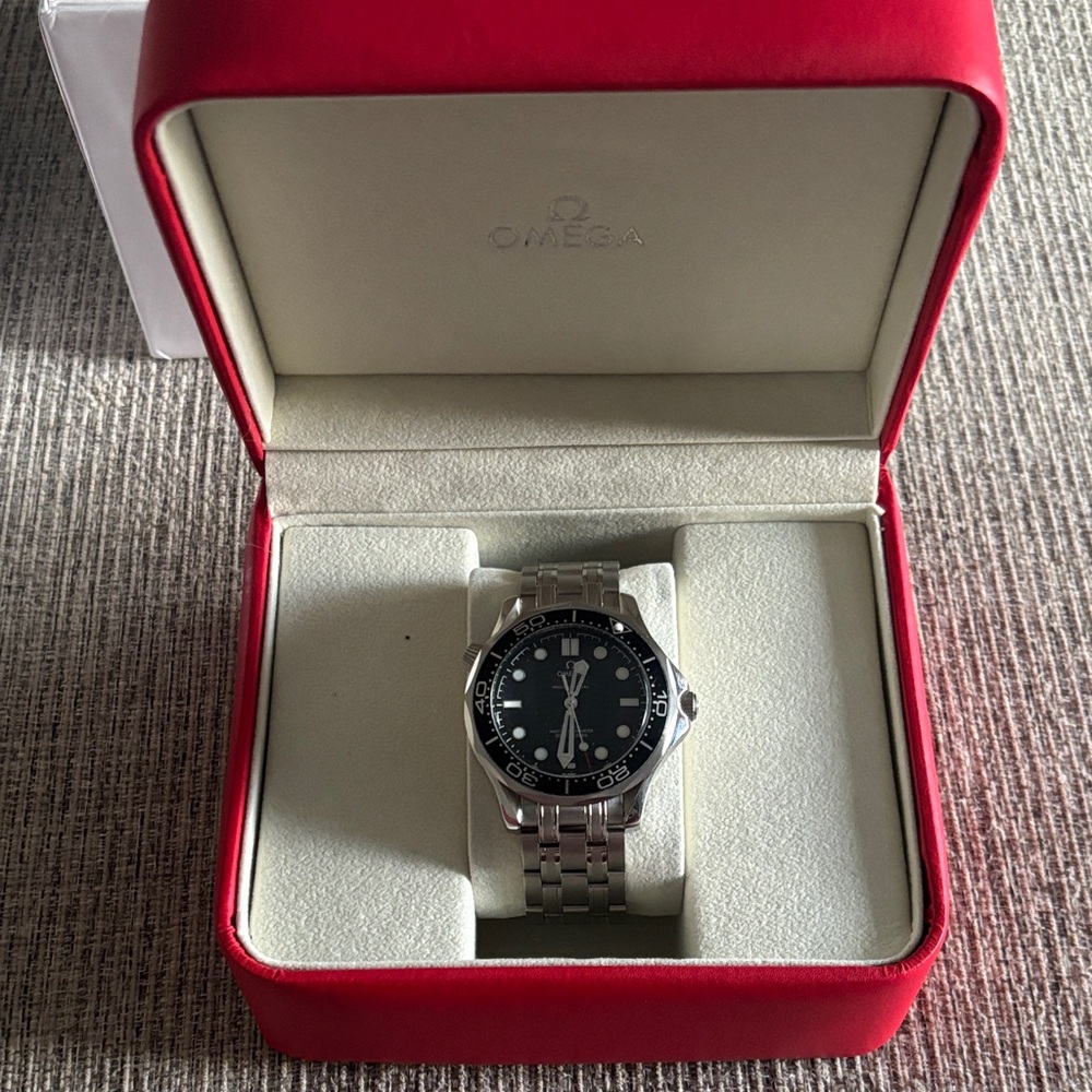 Omega (Replica) Silver and Black Men's Watch